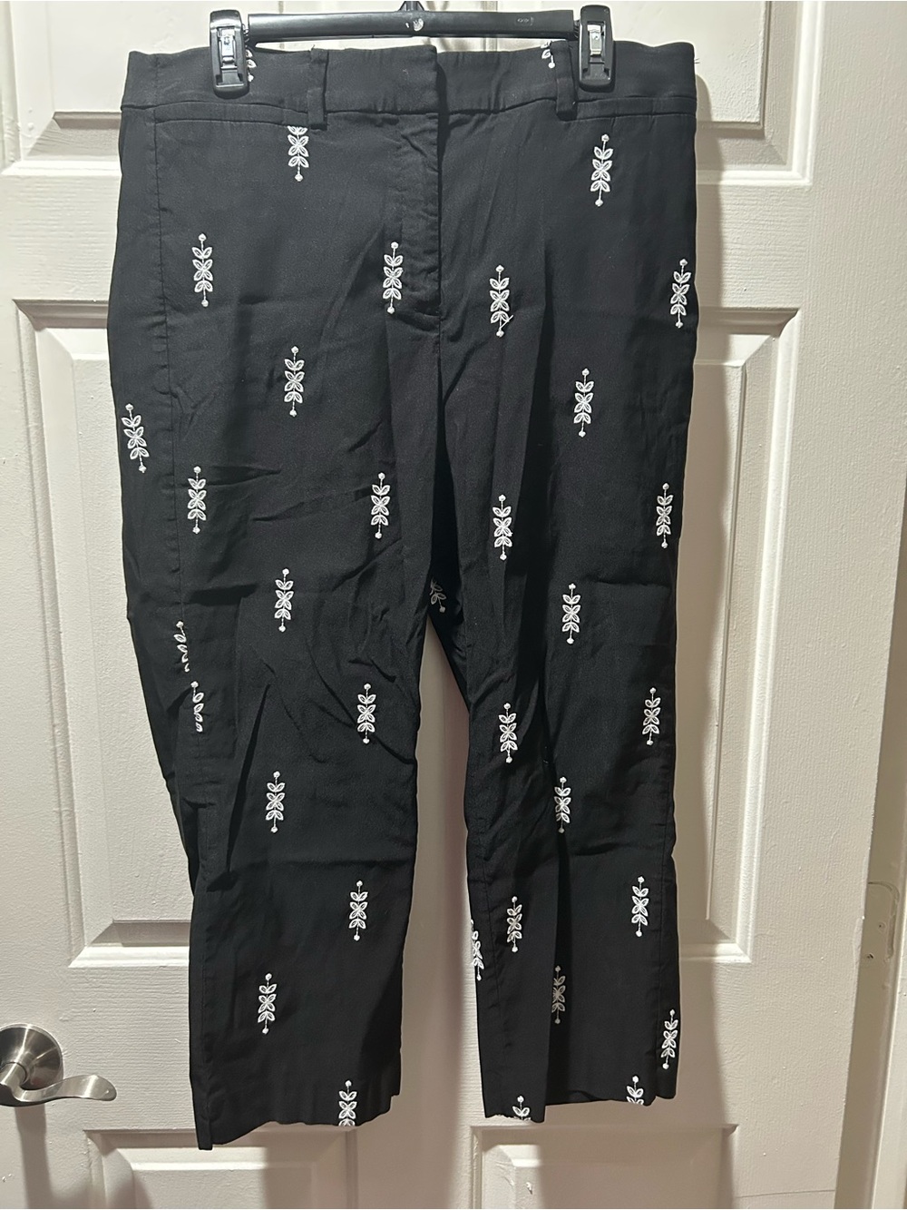 Lane Bryant Plus Women’s The 4-Season Slim Capri Embroidered Pants Size 16